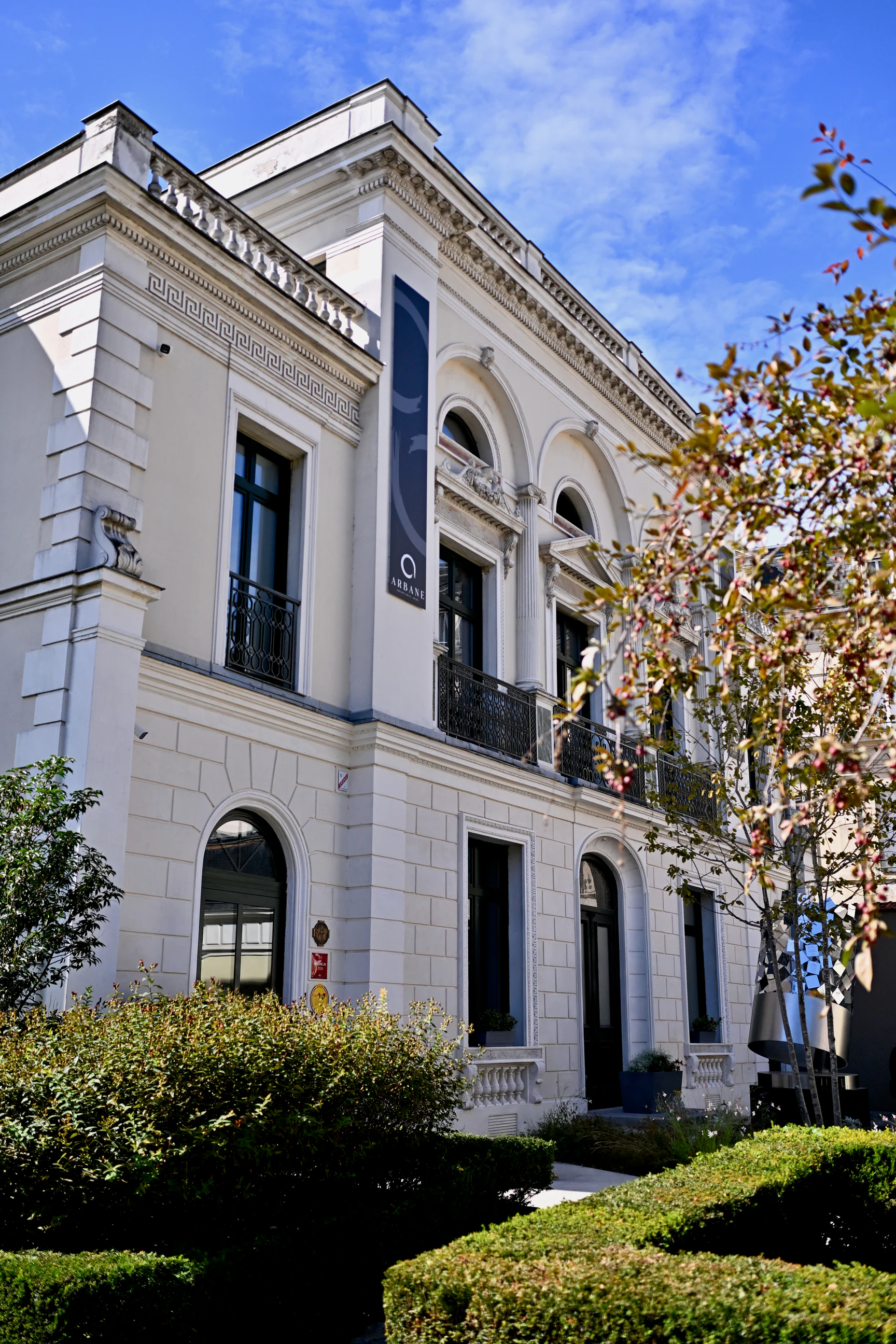 Arbane’s neoclassical façade on Rue Noël in Reims